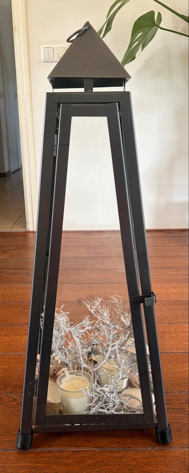 Zwarte metalen lantaarn - 80 cm hoog, Huis en Inrichting, Woonaccessoires | Kandelaars en Kaarsen, Ophalen, Gebruikt, Lantaarn