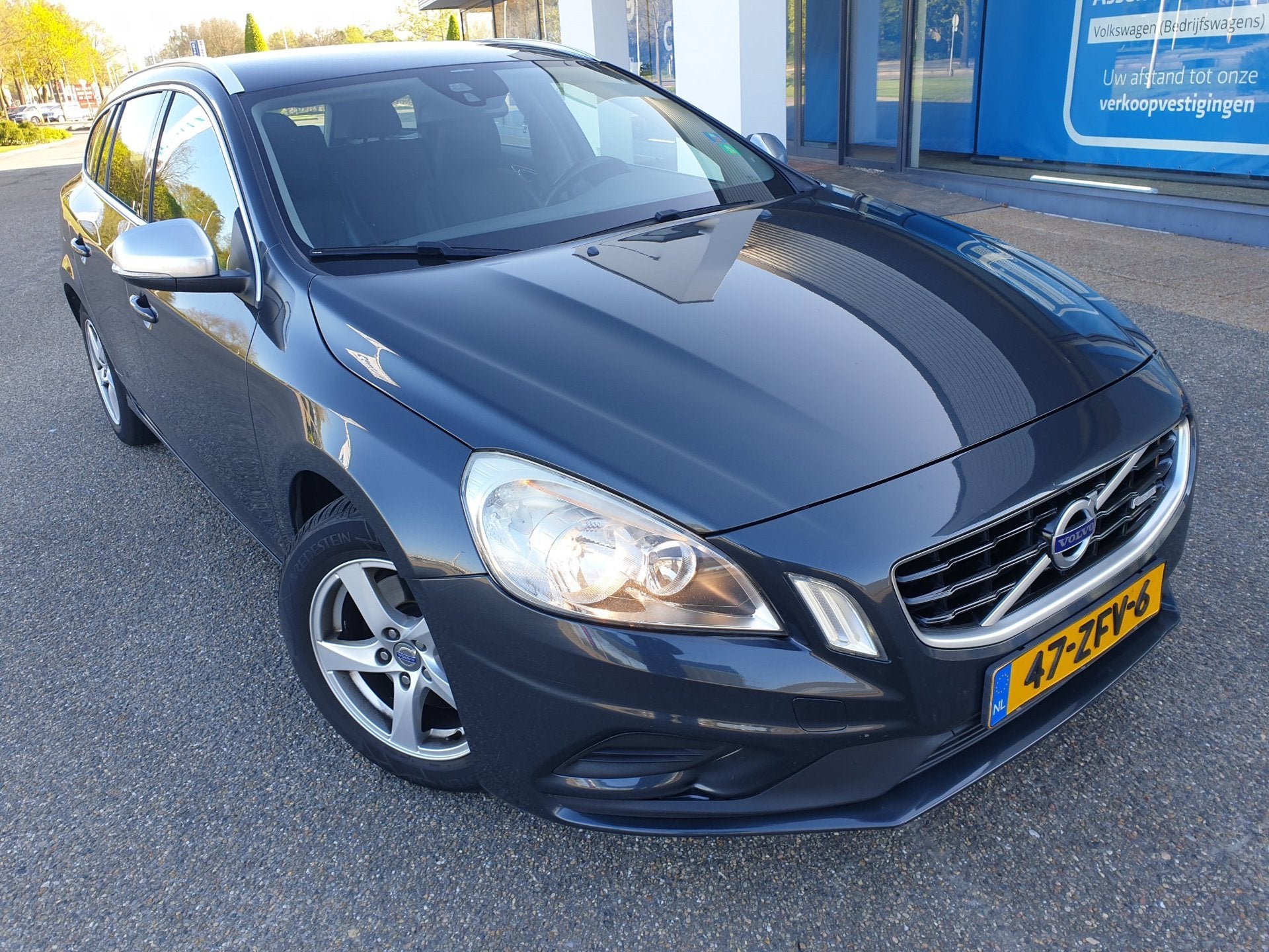 Volvo V60 1.6 T3 R-Design, Voorwielaandrijving, Gebruikt, 4 cilinders, 150 pk