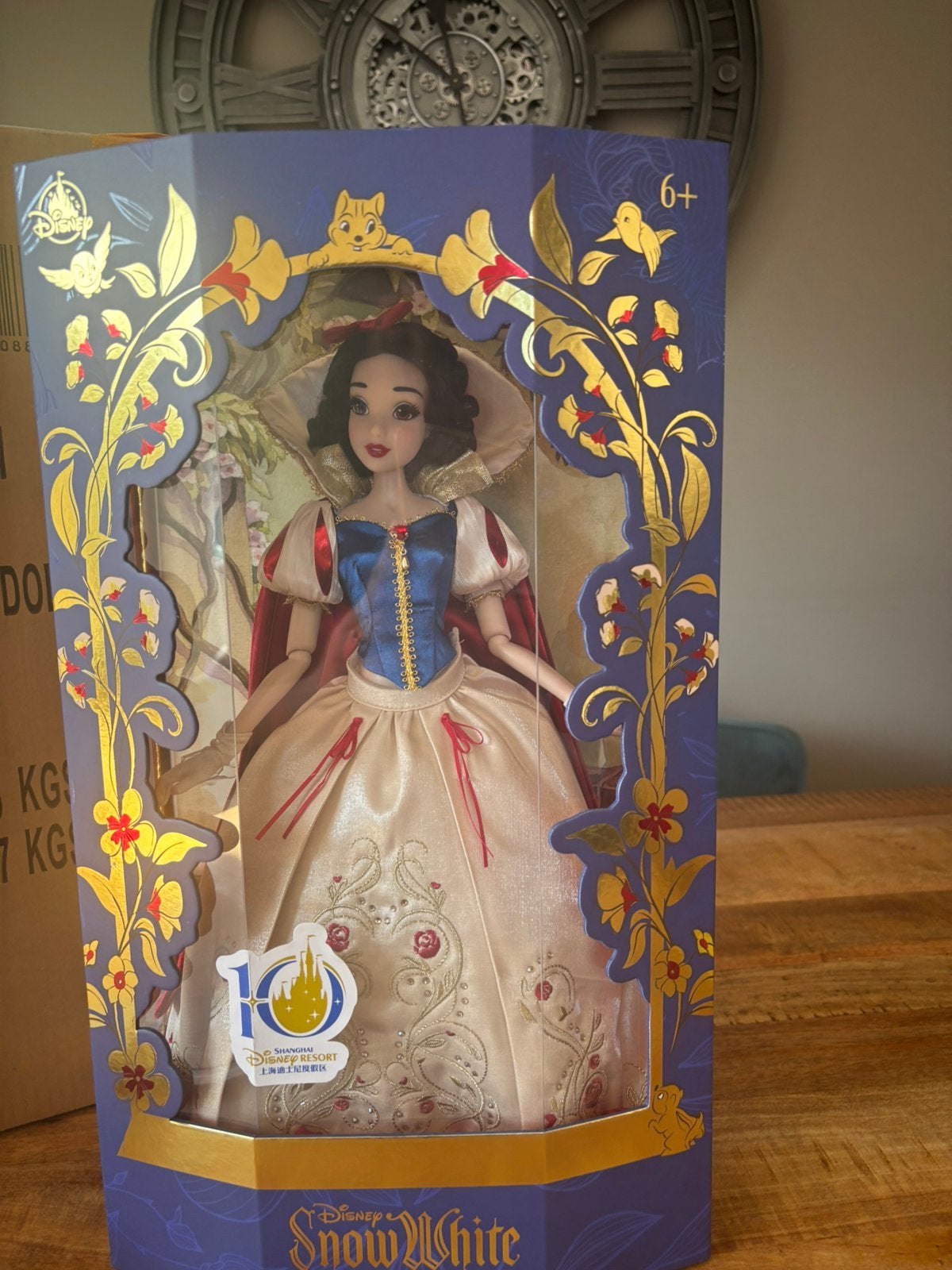 Disney snow white  limited doll Shanghai resort   Pop, Ophalen of Verzenden, Overige figuren, Zo goed als nieuw, Beeldje of Figuurtje