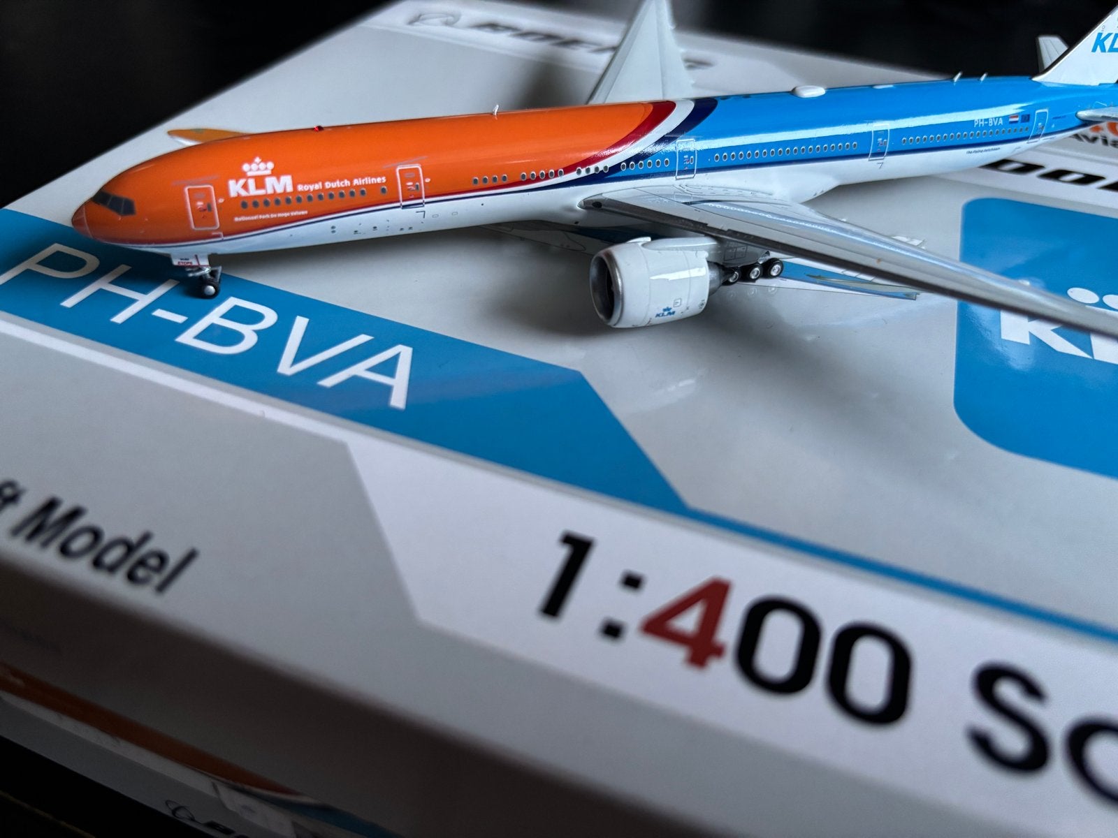 Aviation400 KLM Boeing 777-300ER PH-BVA Orange Pride 1:400, Overige merken, 1:200 of kleiner, Verzenden, Zo goed als nieuw