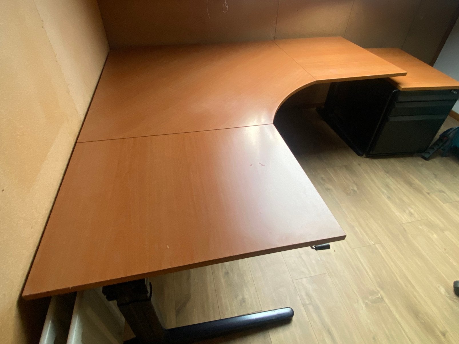 Bureau Ahrend hoekopstelling met ladekast, Gebruikt, 180 cm, Hoekbureau, Bruin