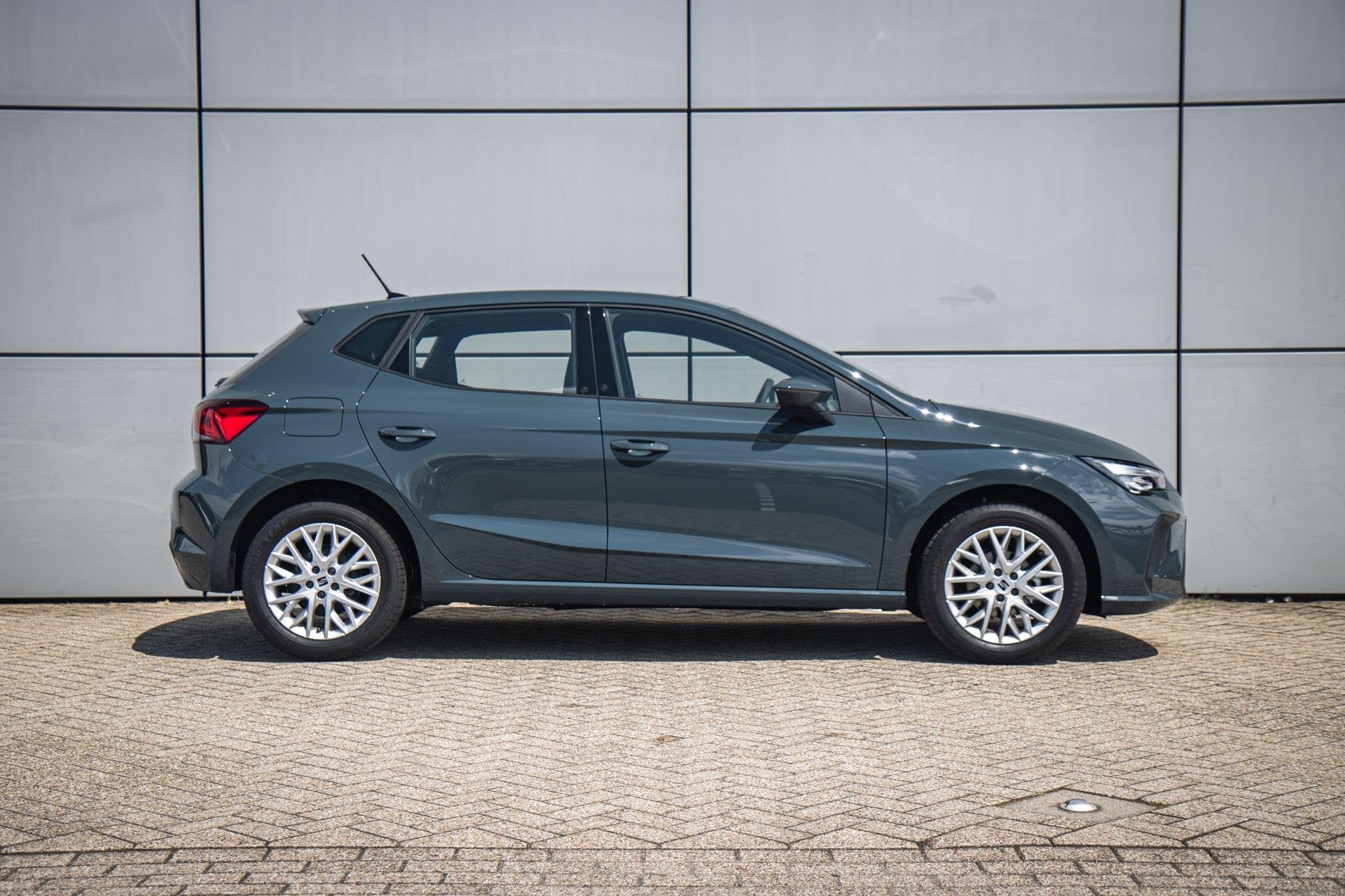SEAT Ibiza 1.0 EcoTSI 95pk Style | Apple Carplay/Android Aut, Voorwielaandrijving, 12 maanden, Stof, 95 pk