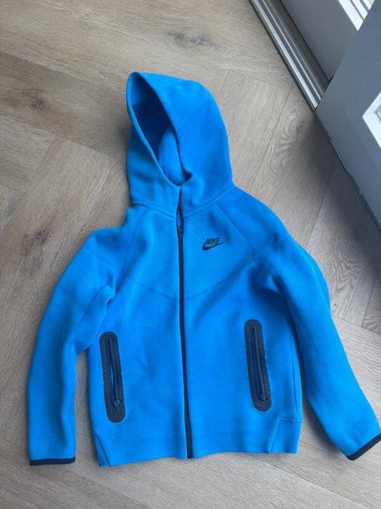 Nike vest maat 140/146, Ophalen of Verzenden, Zo goed als nieuw, Jongen, Trui of Vest