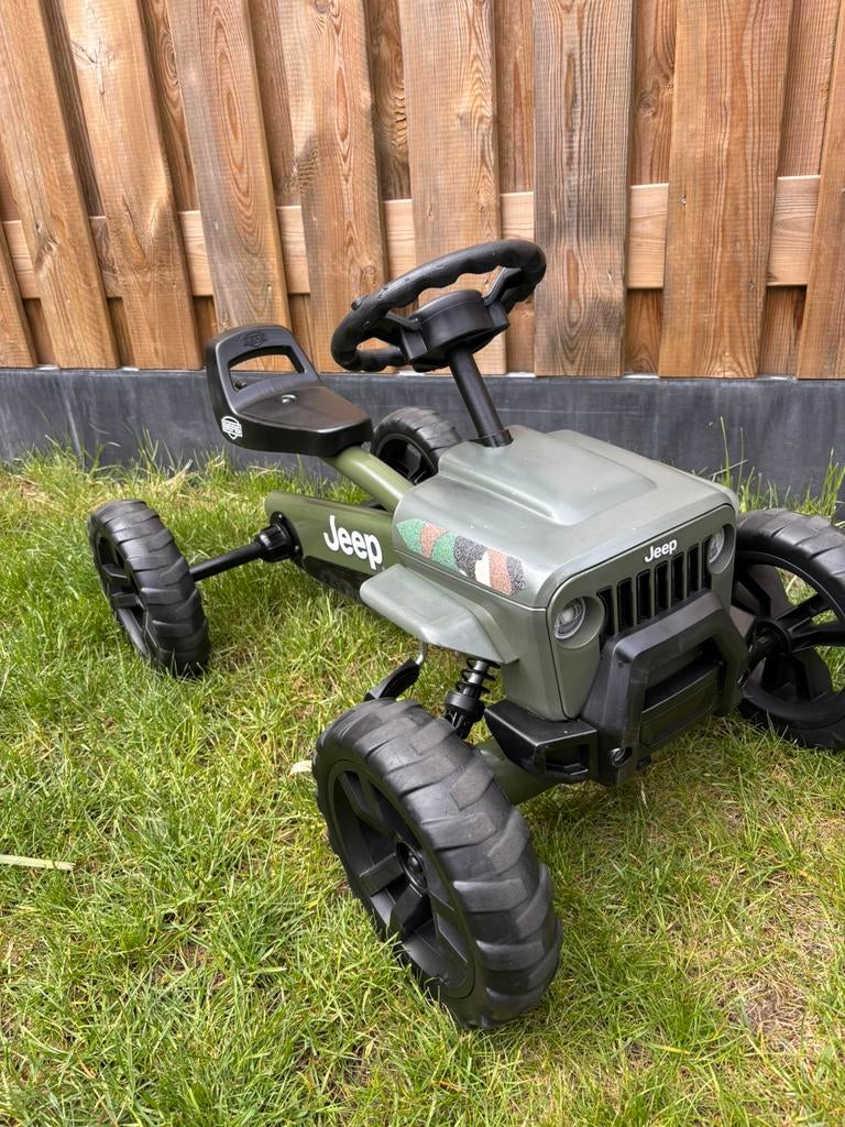 Zeer nette Berg BuZZY Jeep skelter voor 2 tot 6 jarigen, Ophalen of Verzenden, Zo goed als nieuw, Berg