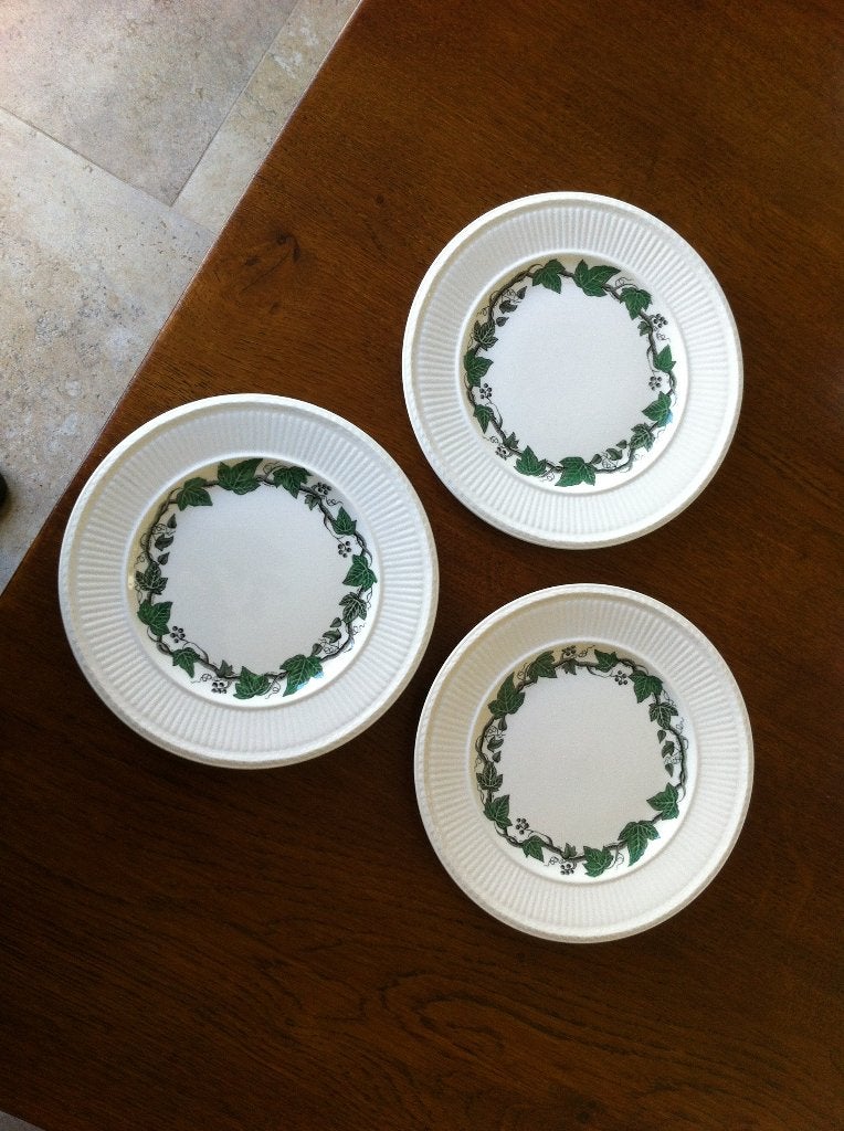 2 Wedgwood "Stratford" Taart/Gebaksborden, Ophalen of Verzenden, Zo goed als nieuw, Aardewerk, Overige stijlen