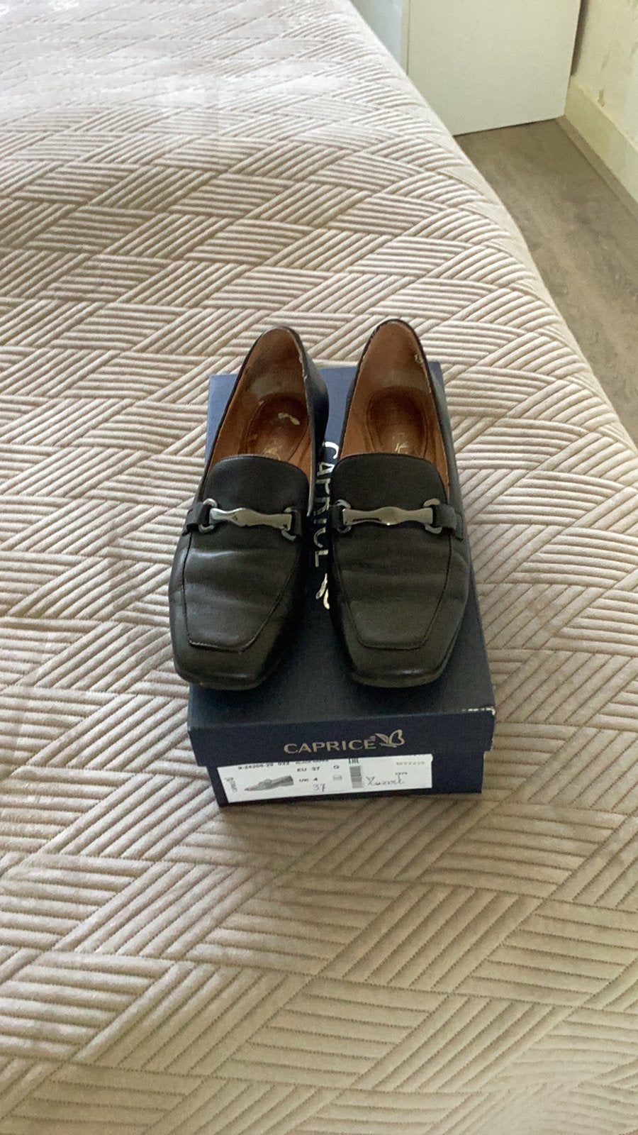 Leuke zwarte instappers voor dames van Caprice MT 37, Kleding | Dames, Schoenen, Ophalen of Verzenden, Zo goed als nieuw, Zwart