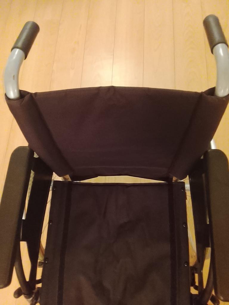 Rolstoel breezy uxcel, Diversen, Rolstoelen, Ophalen of Verzenden, Inklapbaar, Zo goed als nieuw, Duwrolstoel