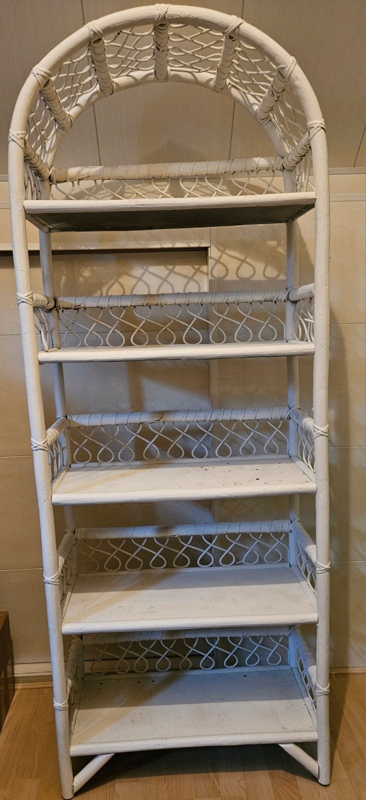 Rotan kast mat wit gespoten, Ophalen, Gebruikt