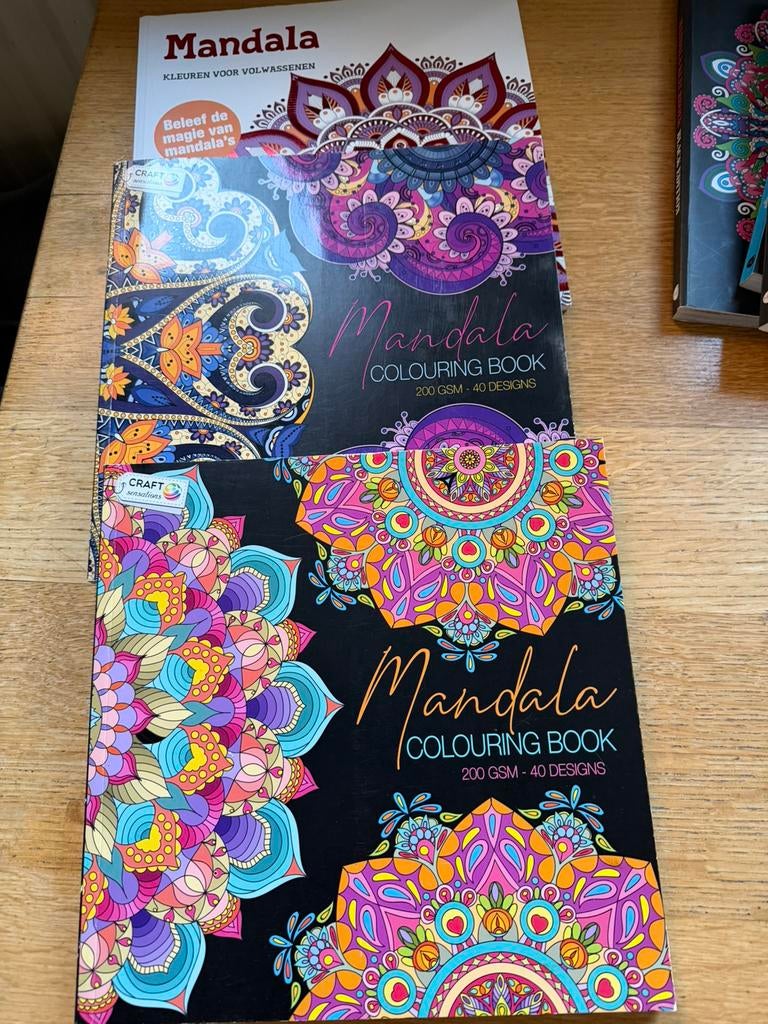 Drie Mandala kleurboeken voor volwassenen., Ophalen of Verzenden, Zo goed als nieuw