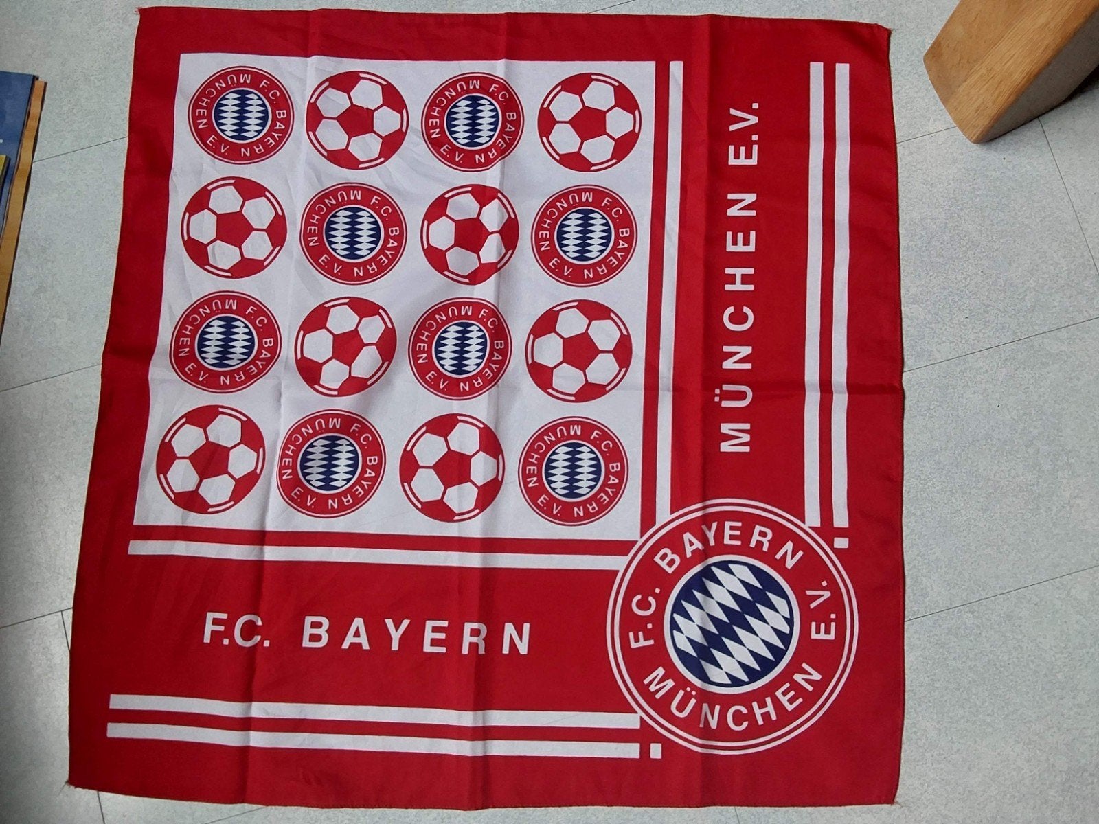 FC Bayern München E.V  vlaggetje, Ophalen of Verzenden, Zo goed als nieuw, Buitenlandse clubs, Vaantje of Sjaal