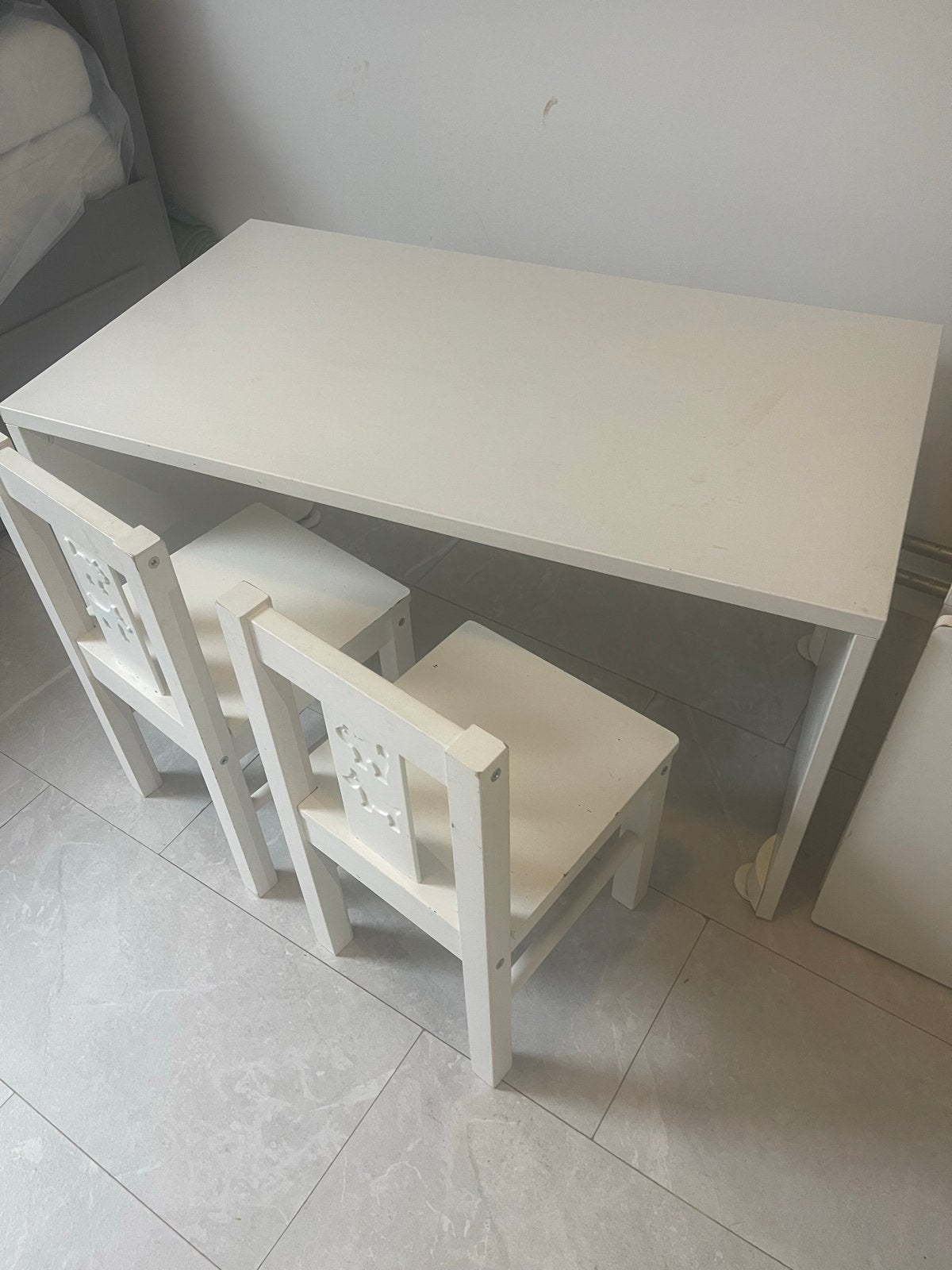 IKEA SMÅSTAD Bank met twee kinderstoelen en kindertafel, Ophalen, Gebruikt, Tafel(s) en Stoel(en)