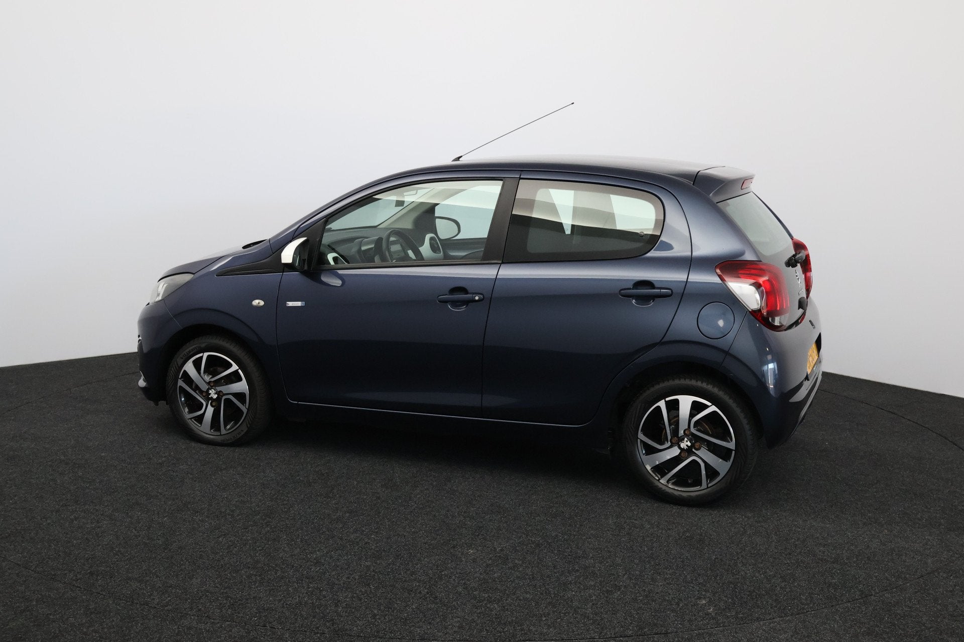Peugeot 108 1.0 e-VTi Envy/ 15'' LMV!/ Airco/ C.V. Afstand/, Auto's, Peugeot, Voorwielaandrijving, Stof, Gebruikt, Origineel Nederlands