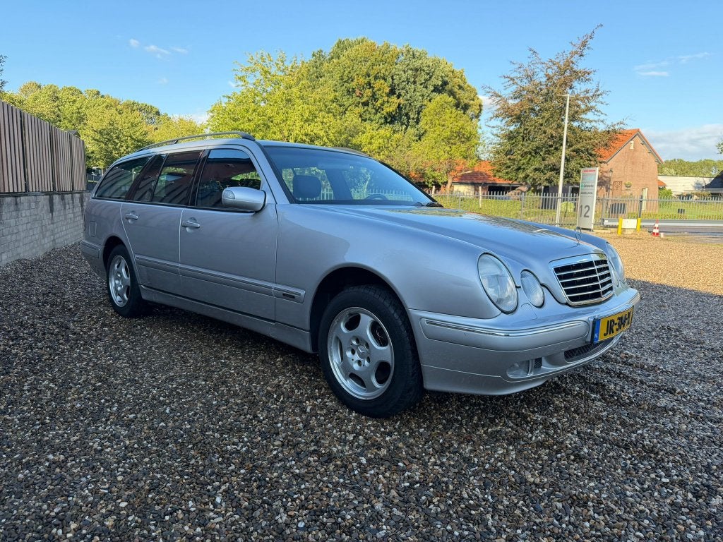 Mercedes-Benz E 320 4-MATIC | Kombi | Blijvend Youngtimer, foto 2