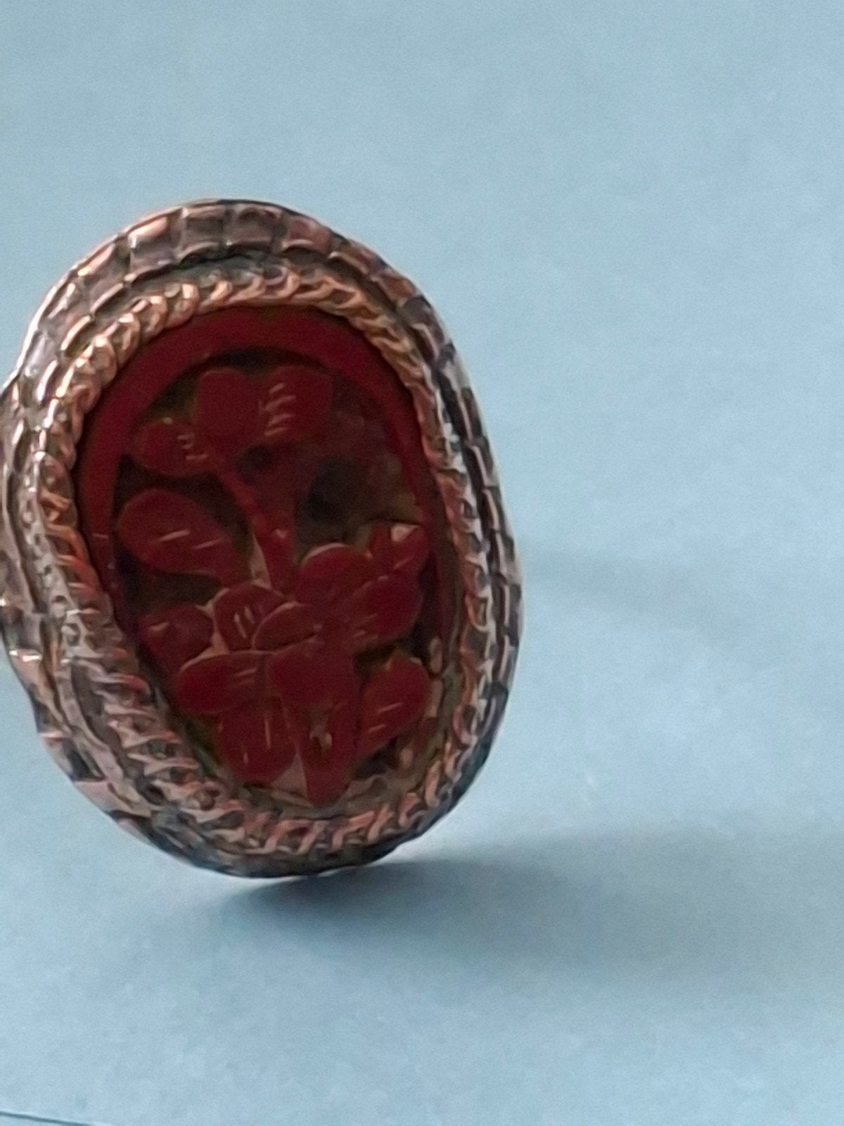 Cinnabar ring met bloemensnijwerk, 10 gram, ringmaat 17, Ophalen of Verzenden, 17 tot 18, Dame, Zilver