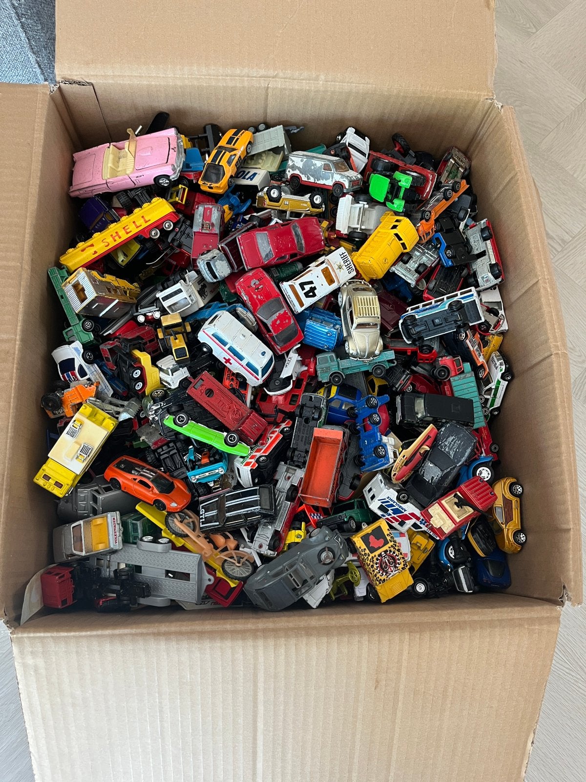 Grote doos speelgoedauto’s, Ophalen, Gebruikt