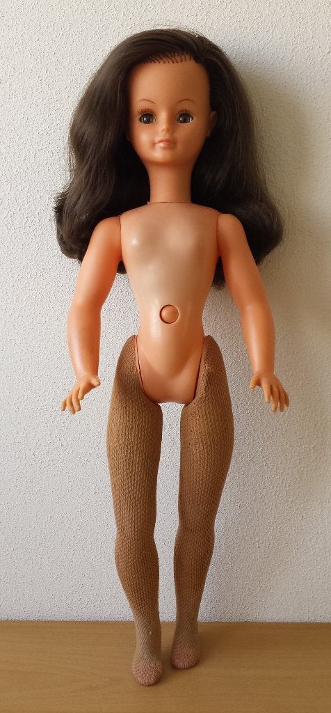 Brunette Cathie Bella Pop in met knop - jaren 70 - nr.2, Gebruikt, Ophalen of Verzenden, Pop, Cathie Bella