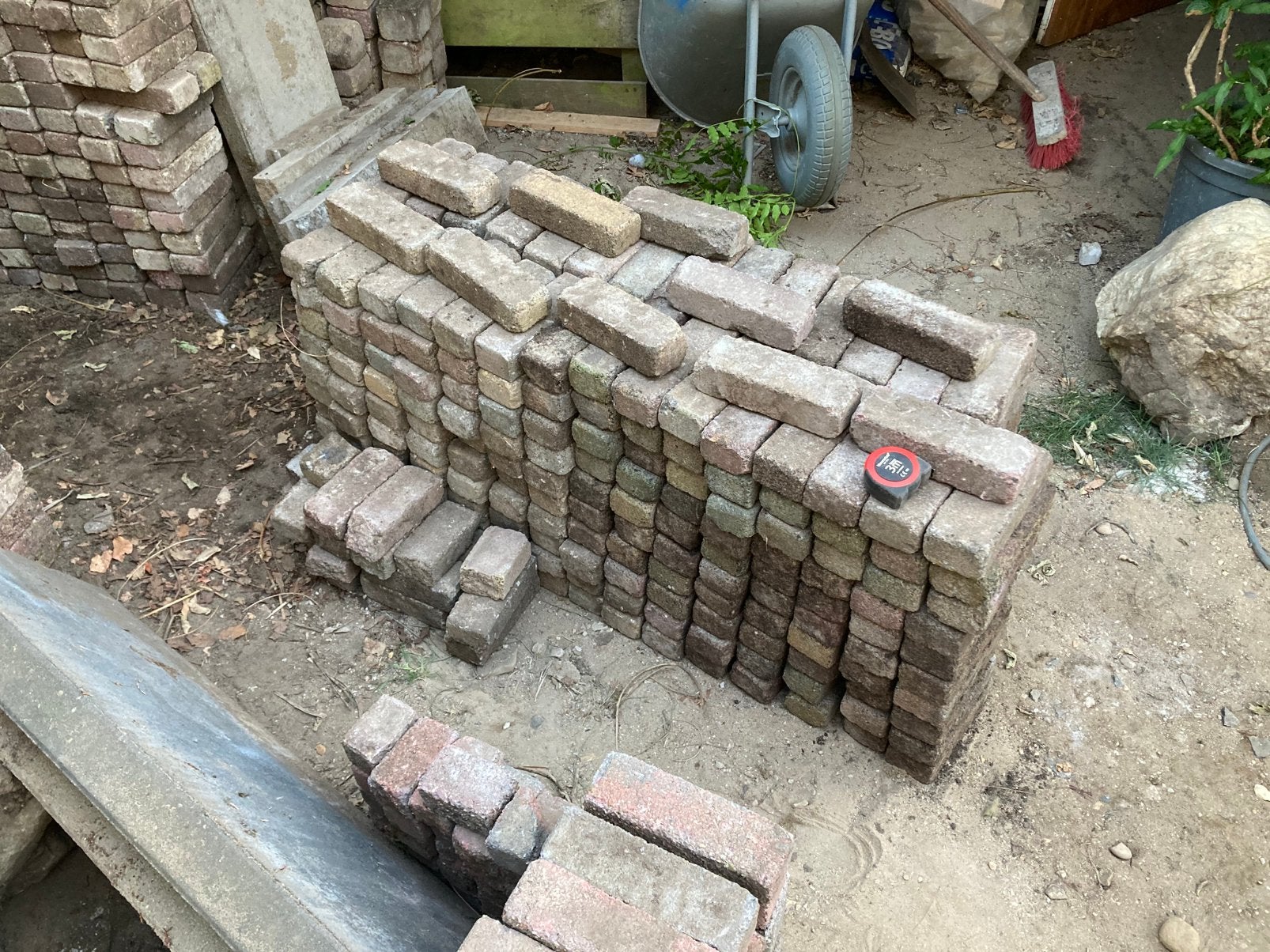 Gratis klinkers, Tuin en Terras, Ophalen, Zo goed als nieuw, Beton, Klinkers