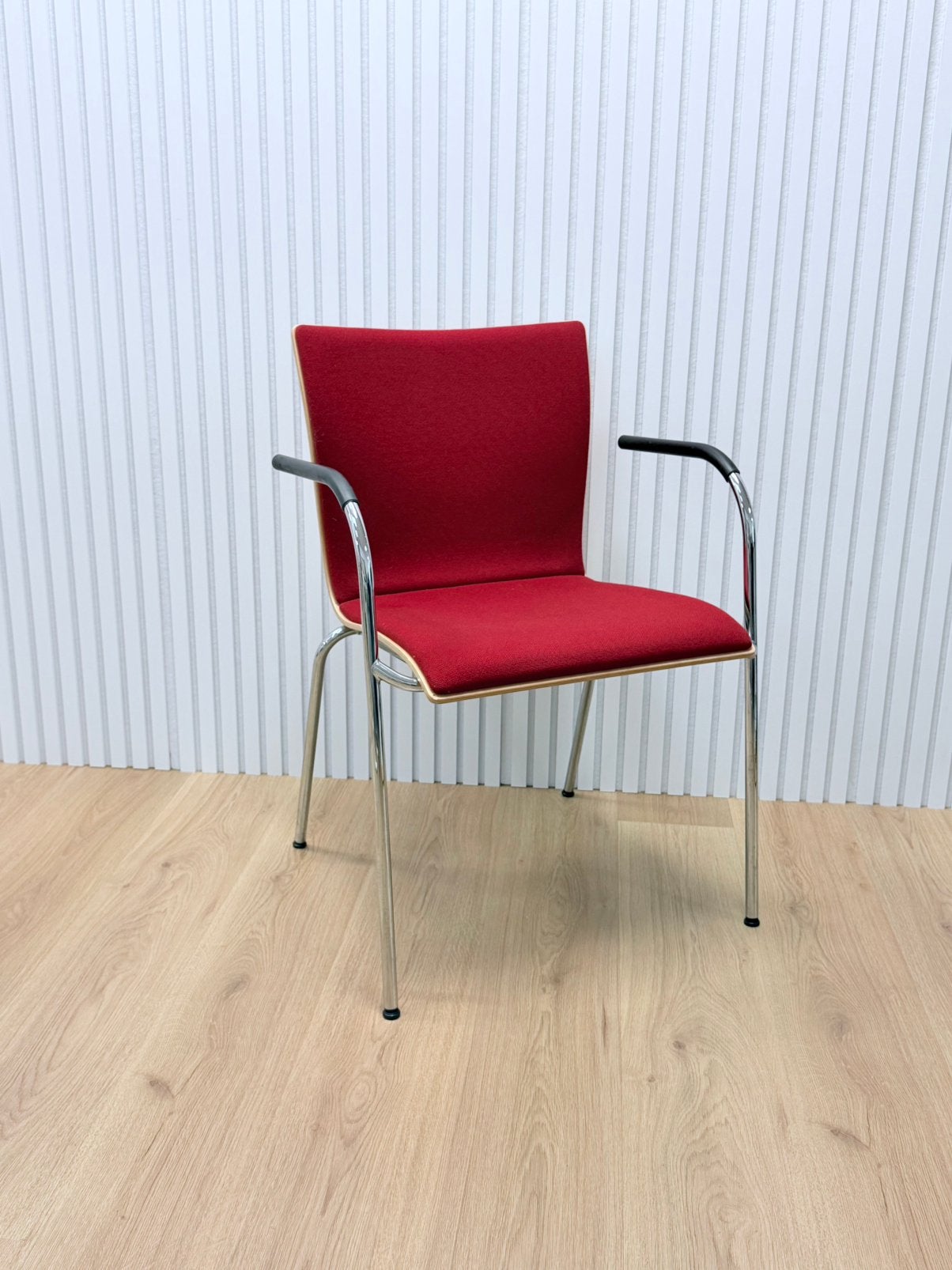 Vergaderstoel Thonet rood (30x stuks), Gebruikt, Hout, Ophalen of Verzenden, Vijf, Zes of meer stoelen