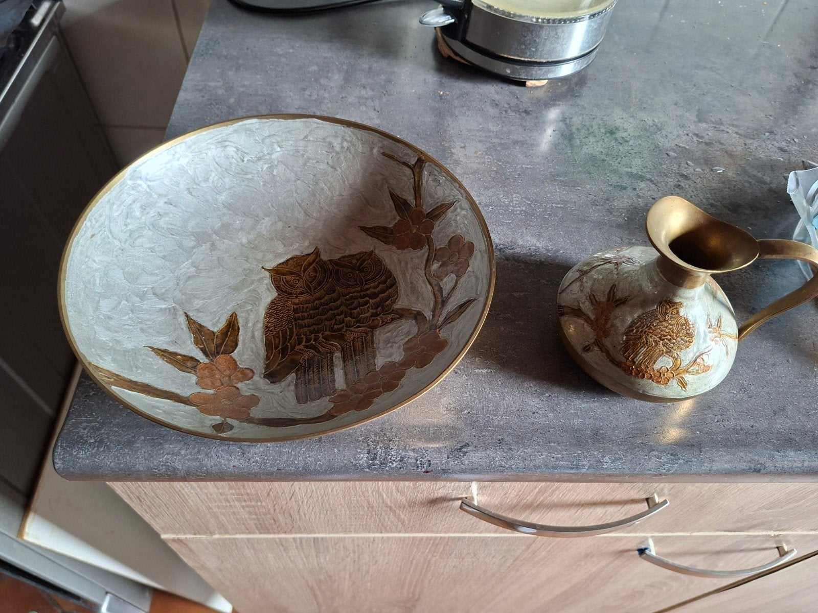 Vintage geëmailleerde messing kan en schaal met uilen, Antiek en Kunst, Antiek | Schalen, Ophalen of Verzenden