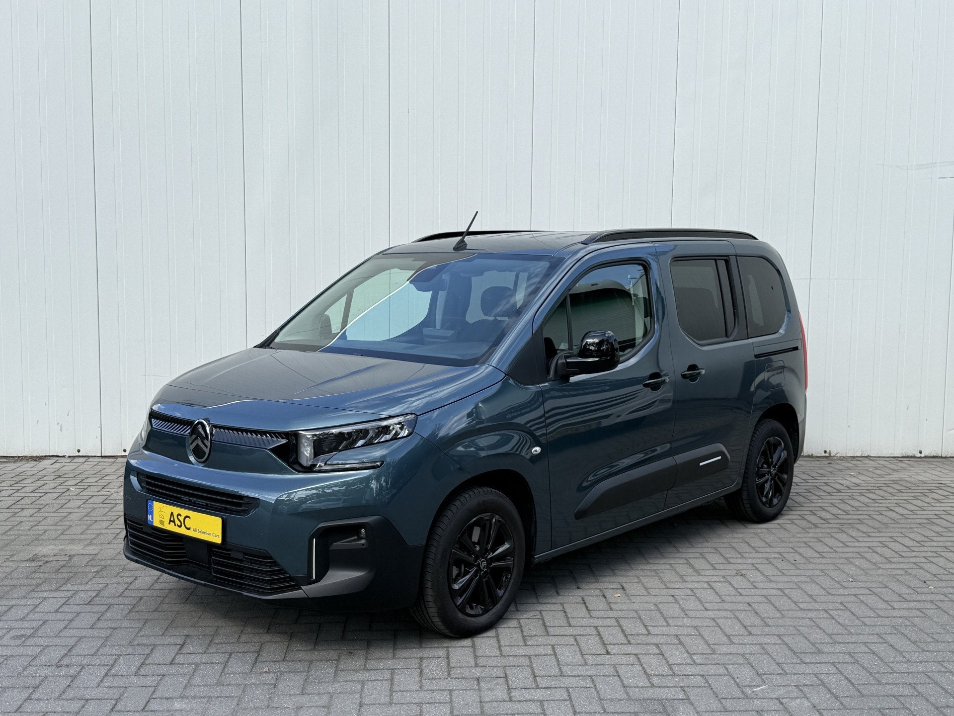 Citroën Berlingo L1 Rolstoelauto 4+1 - Bodemverlaging - All, Voorwielaandrijving, Dealer onderhouden, Gebruikt, Met garantie (alle)