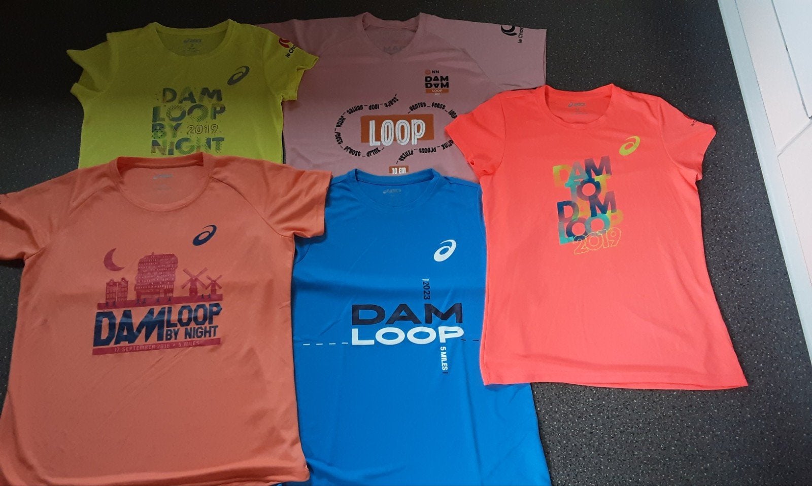 Hardloopshirts en bidon Dam tot Damloop, muts, Ophalen of Verzenden, Zo goed als nieuw, Kleding, Hardlopen