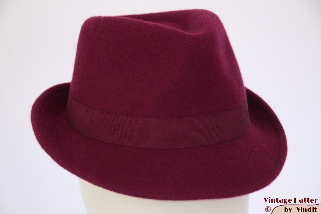 Vintage Dameshoed Dames trilby bordeaux paars 56, Ophalen of Verzenden, Gedragen, 56 of 57 cm (M, 7 of 7⅛ inch), Hoed
