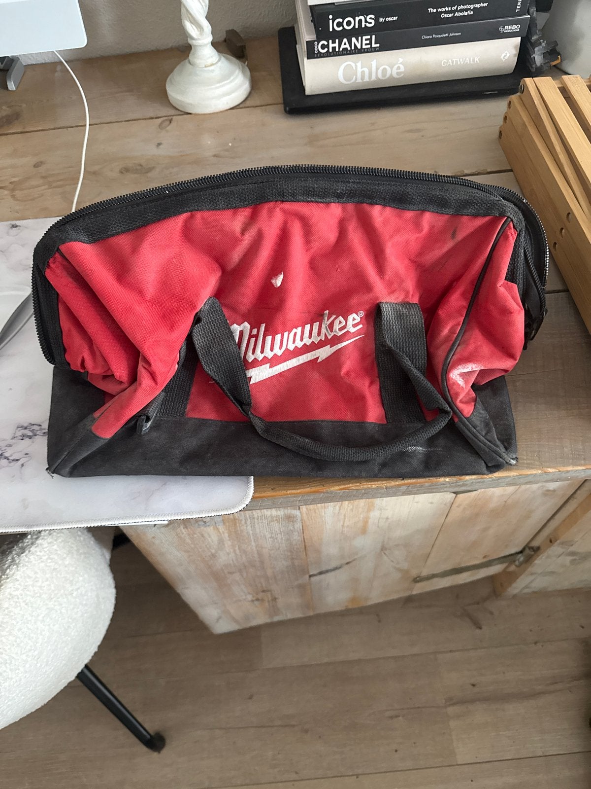 Milwaukee gereedschapstas - rood/zwart, Doe-het-zelf en Verbouw, Gereedschap | Handgereedschap, Ophalen, Gebruikt, Gereedschapsopslag
