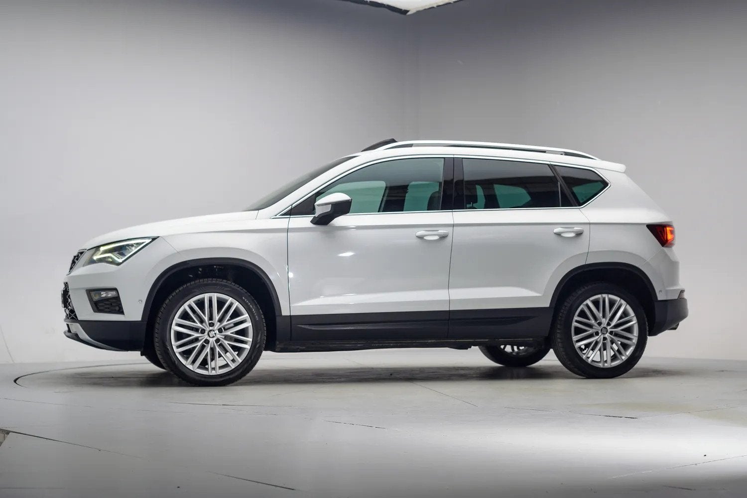 SEAT Ateca 1.4 EcoTSI Xcellence Business Intense Aut. [ Pano, Gebruikt, 680 kg, 4 cilinders, 150 pk