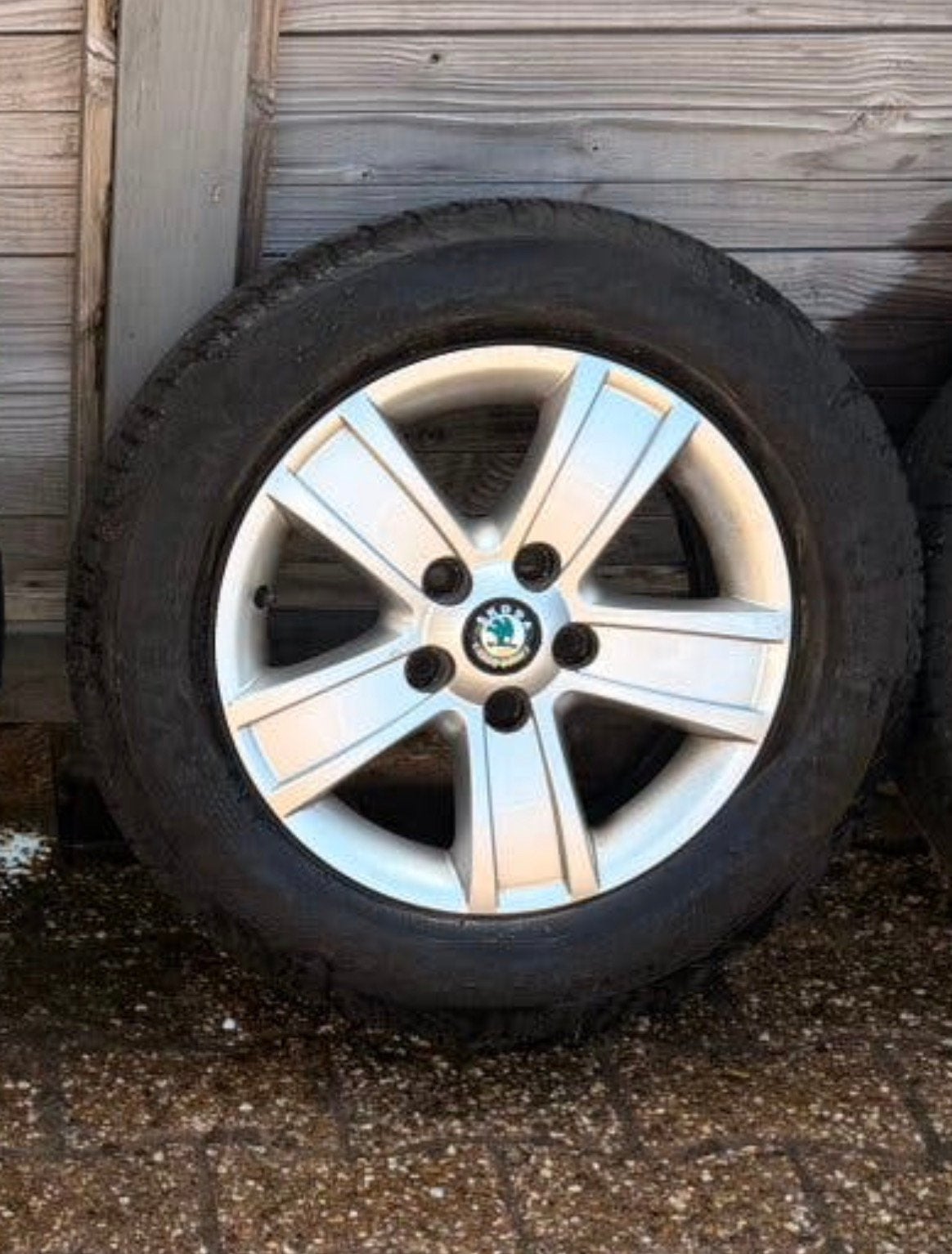 15” velgens met 2 nieuwe all-seasons banden en 2 zijn af., Ophalen