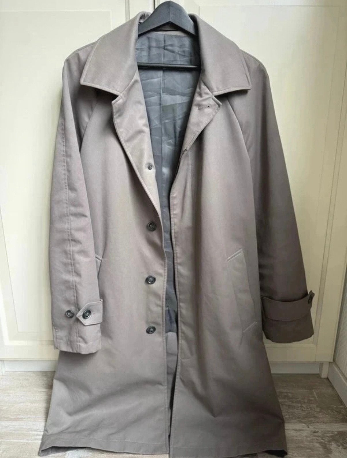 Stijlvolle grijze trenchcoat - Maat M, Ophalen of Verzenden, Zo goed als nieuw, Maat 48/50 (M), Grijs