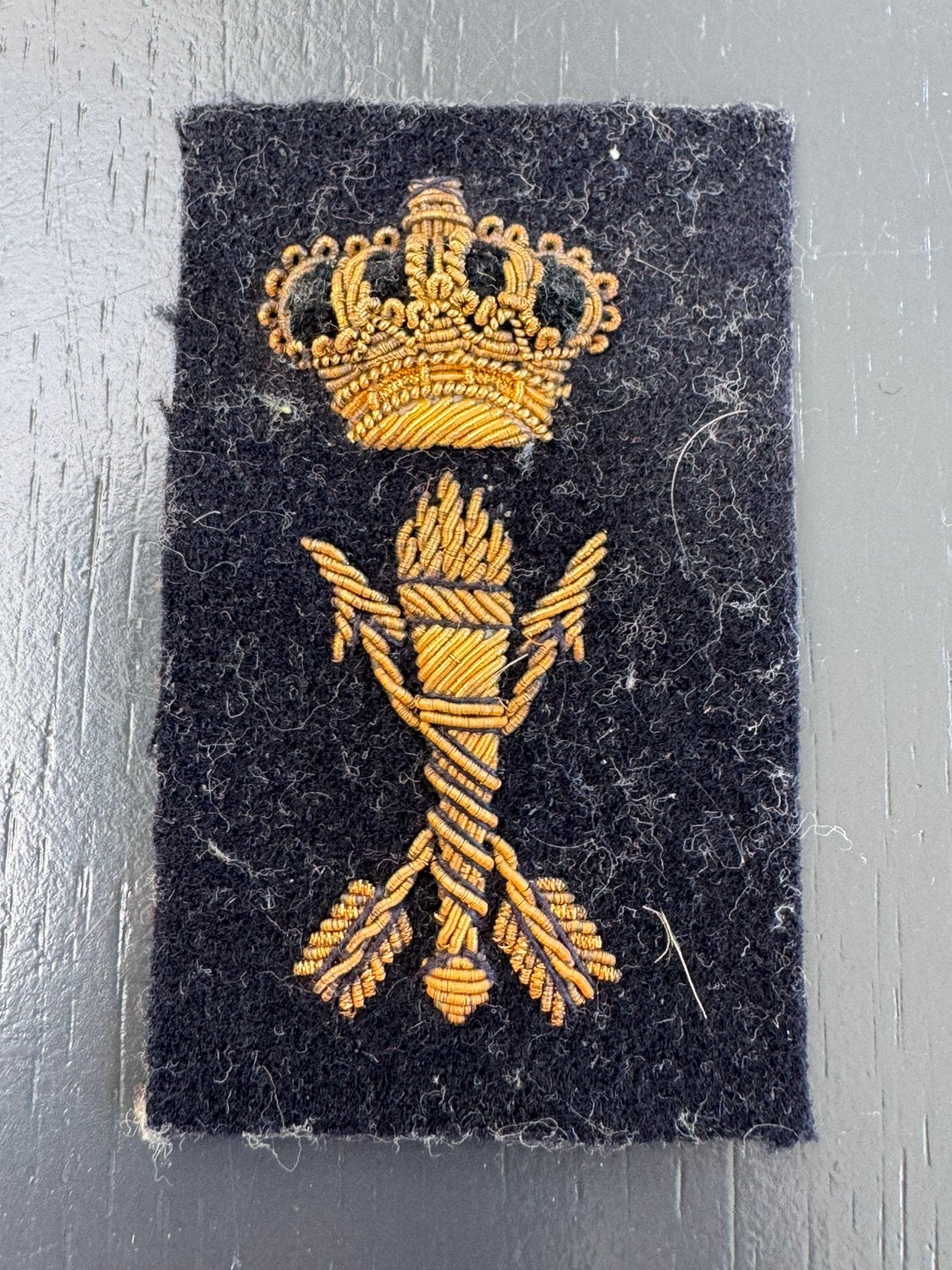 KM kraagembleem officier Technische dienst, Verzamelen, Ophalen of Verzenden, Marine, Nederland, Embleem of Badge