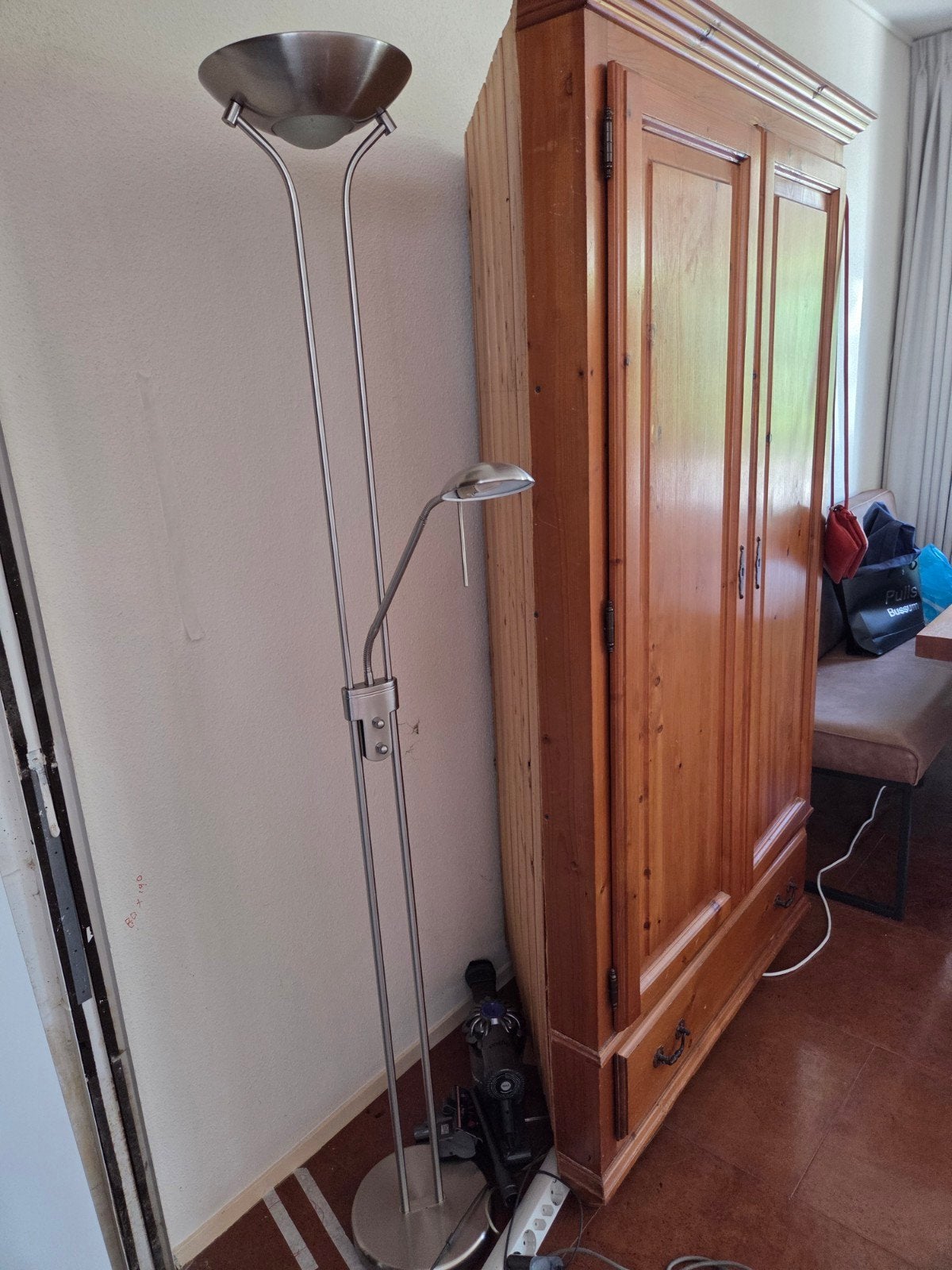 Massief houten hoekkast met lade en planken, Ophalen