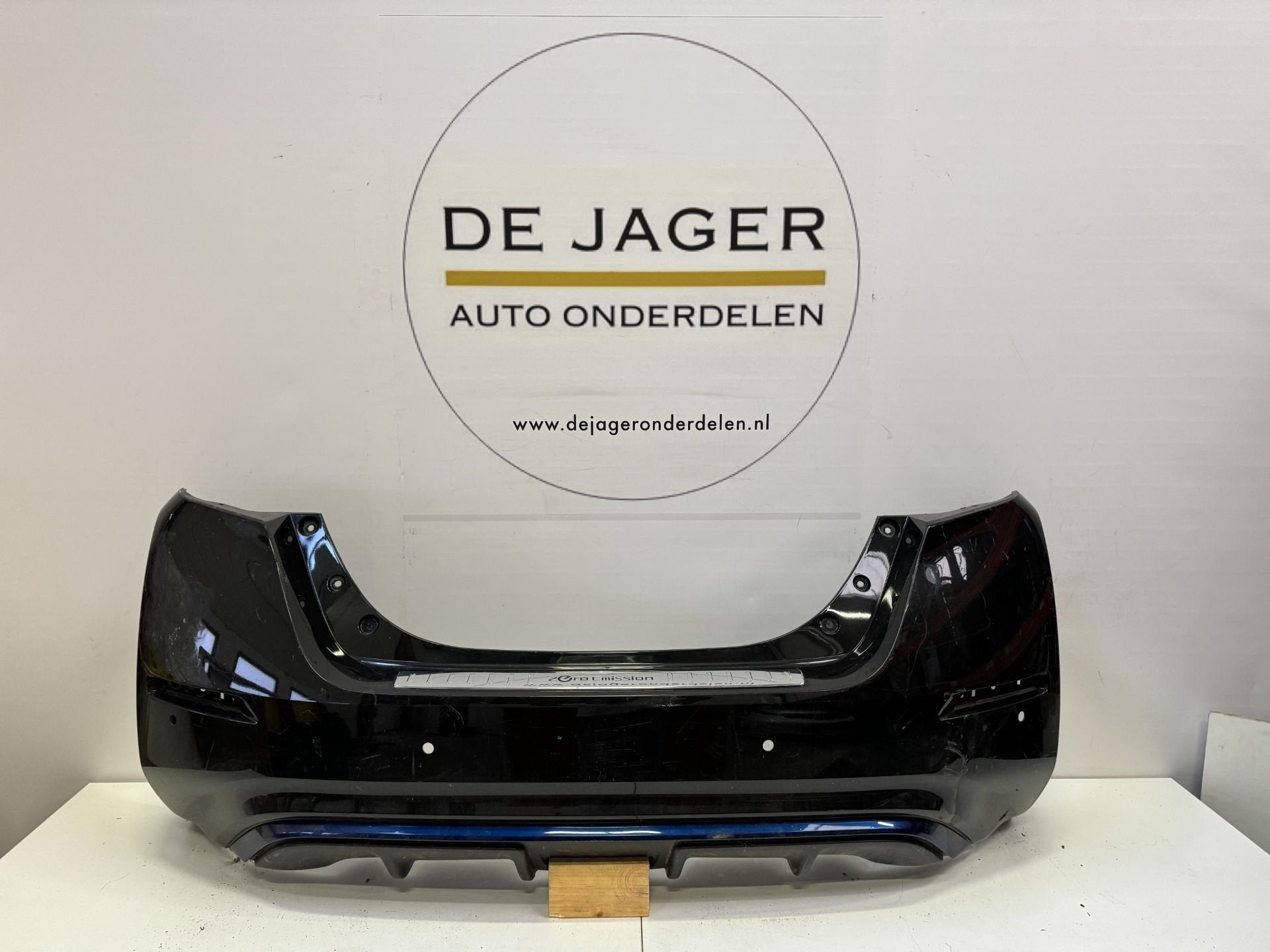 NISSAN LEAF ZE1 ACHTERBUMPER BUMPER 2017-, Takashima 1-chome 1-1
220-8686  Yokohama, Ophalen of Verzenden, Achter, Bumper