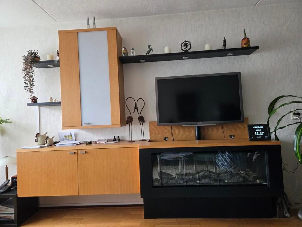Eikenhouten dressoir met sfeervolle haard en TV-lift, Gebruikt, Eikenhout, Ophalen of Verzenden, 200 cm of meer