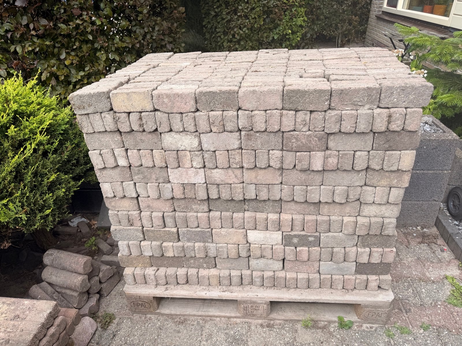 GRATIS! Gebruikte opsluitbanden & klinkers - ca. 19 m², Ophalen, Gebruikt, Klinkers, 10 m² of meer