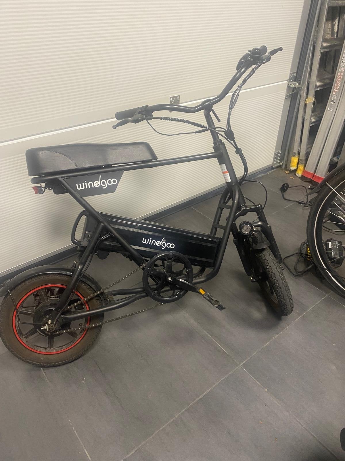 Windgoo F1 elektrische fiets - Compact en Krachtig, Fietsen en Brommers, Elektrische fietsen, Gebruikt, Minder dan 47 cm, 30 tot 50 km per accu