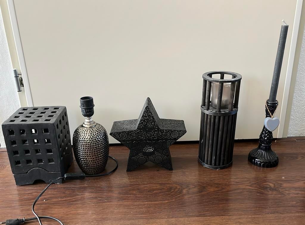 Verschillende woonaccessoires (kaarsen, waxine en lamp), Ophalen, Zwart, Overige materialen