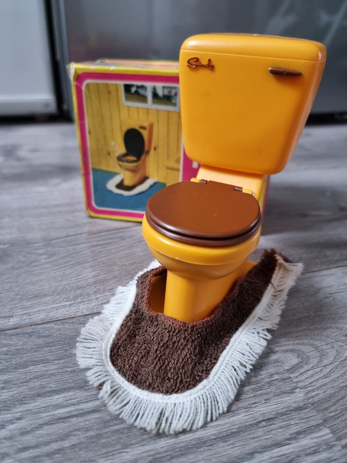 Vintage Sindy Pedigree Toilet (1976) Compleet in originele, Ophalen of Verzenden, Gebruikt, Poppenhuis