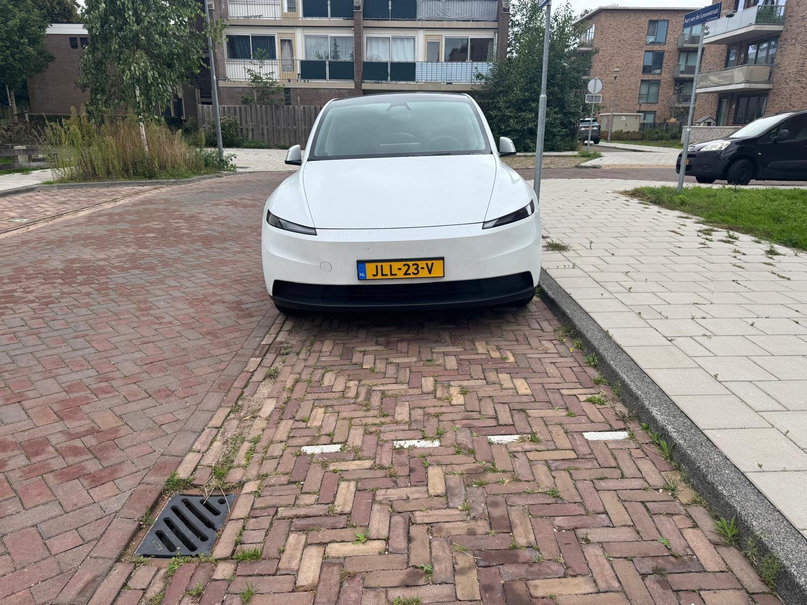 Tesla Model Y Juniper 64Kwh  model 2026 Wit  met Trekhaak