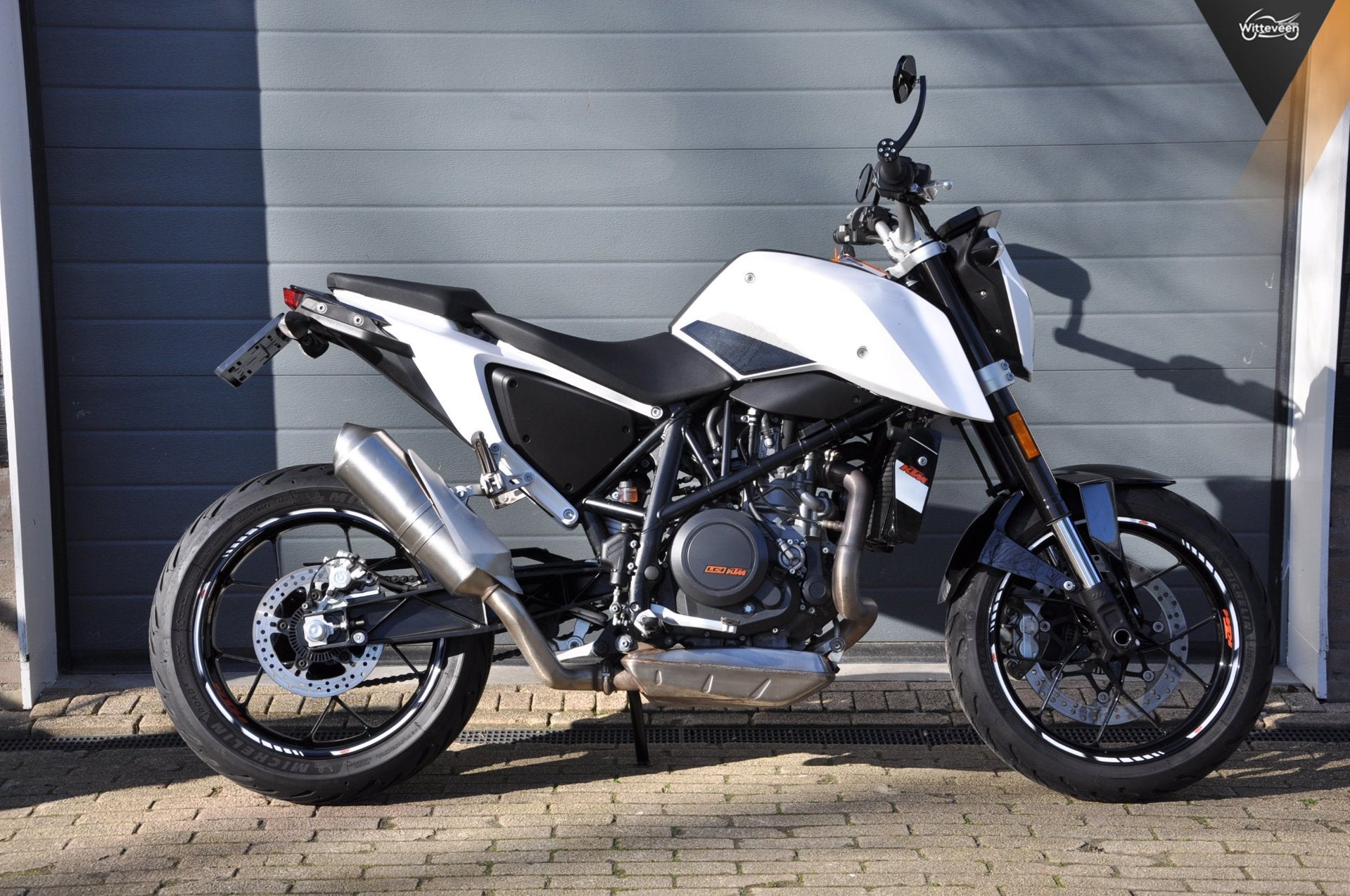 KTM 690 Duke Als nieuw, 12000 km!, 693 cc, Info@witteveenmotoren.nl, Witteveen Motoren BV, Handgeschakeld