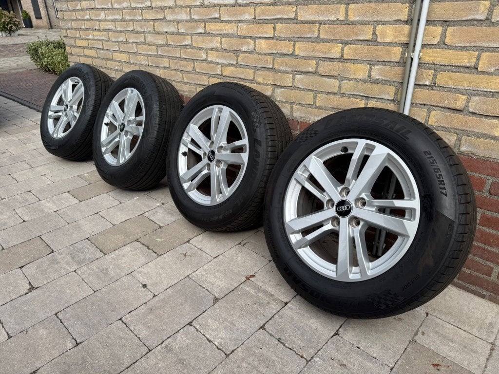 Mooie Lichtmetalen velgen met zomerbanden Audi Q3 Sportback, Auto-onderdelen, Banden en Velgen, Ophalen, Banden en Velgen, 17 inch