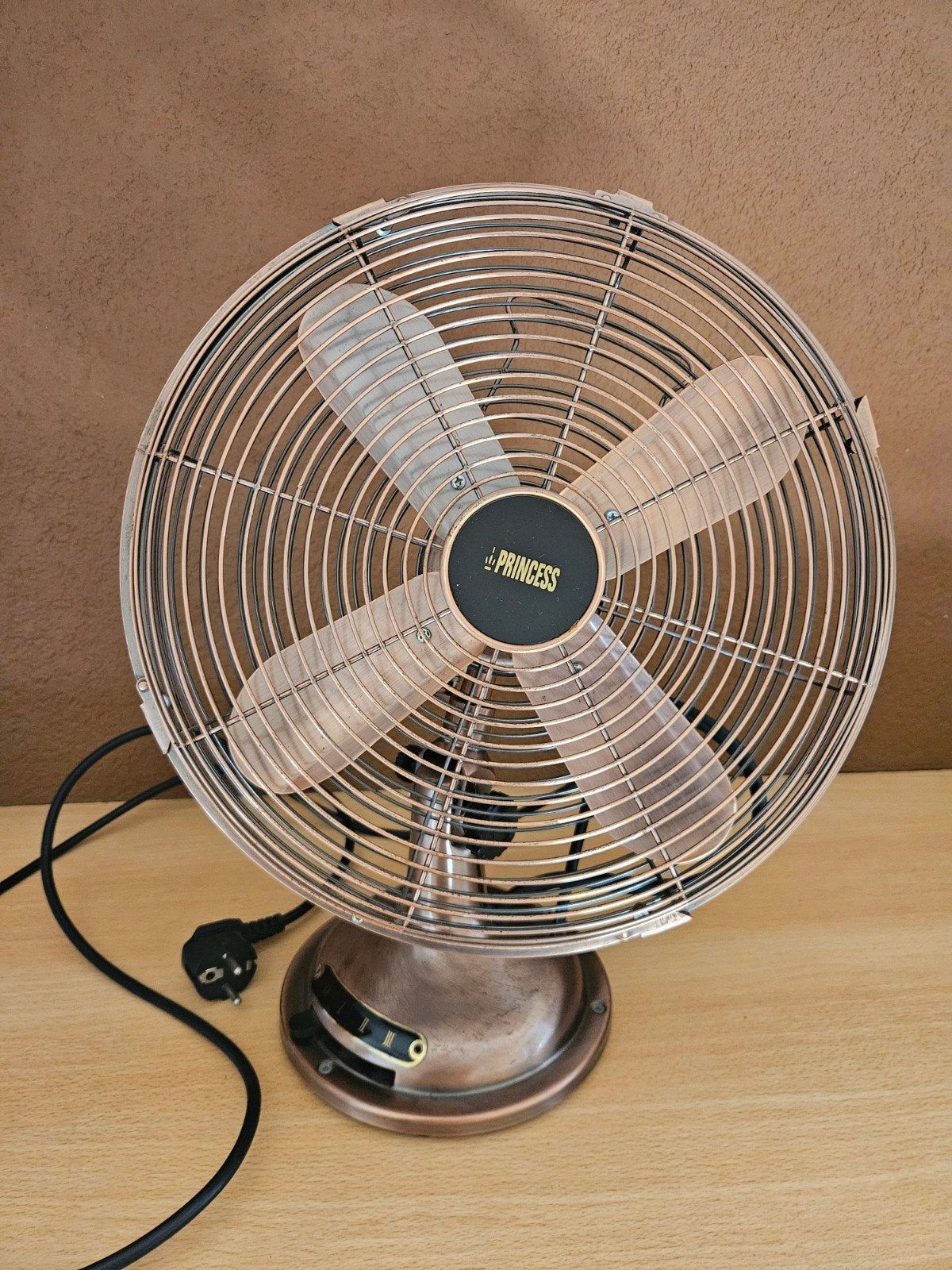 Princess 12" Antique Fan ventilator Zwart/Koper - 4,5 kg

Mo, Ophalen of Verzenden, Gebruikt, Tafelventilator