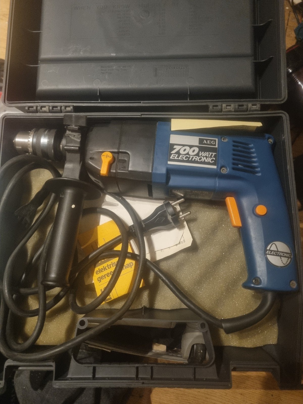 AEG 700 Watt Elektronische Boormachine - Zo goed als nieuw, Boormachine, 600 watt of meer, Ophalen of Verzenden, Zo goed als nieuw