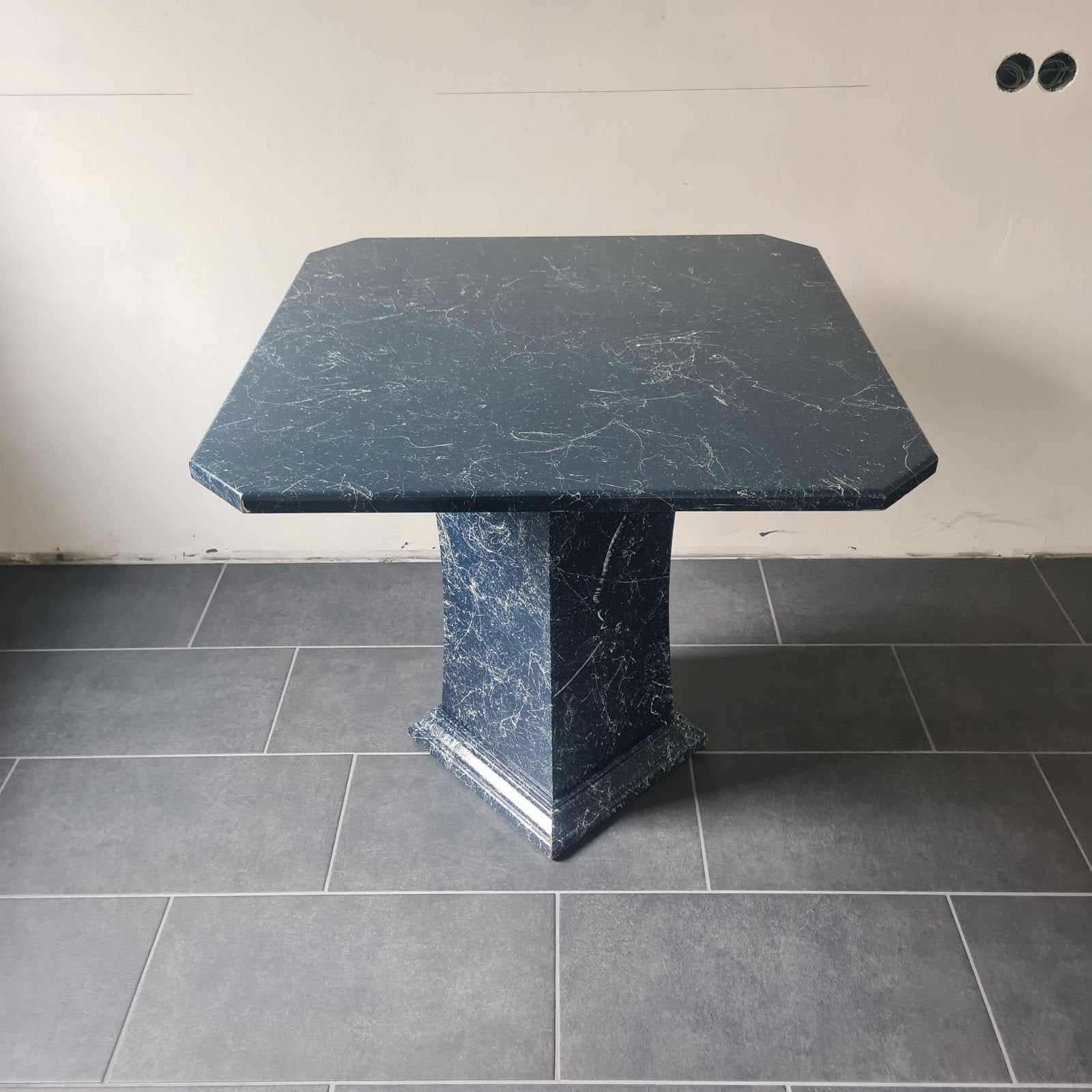 Stijlvolle vierkante tafel met marmerlook, Huis en Inrichting, Tafels | Eettafels, Ophalen, Overige materialen, Gebruikt, 50 tot 100 cm