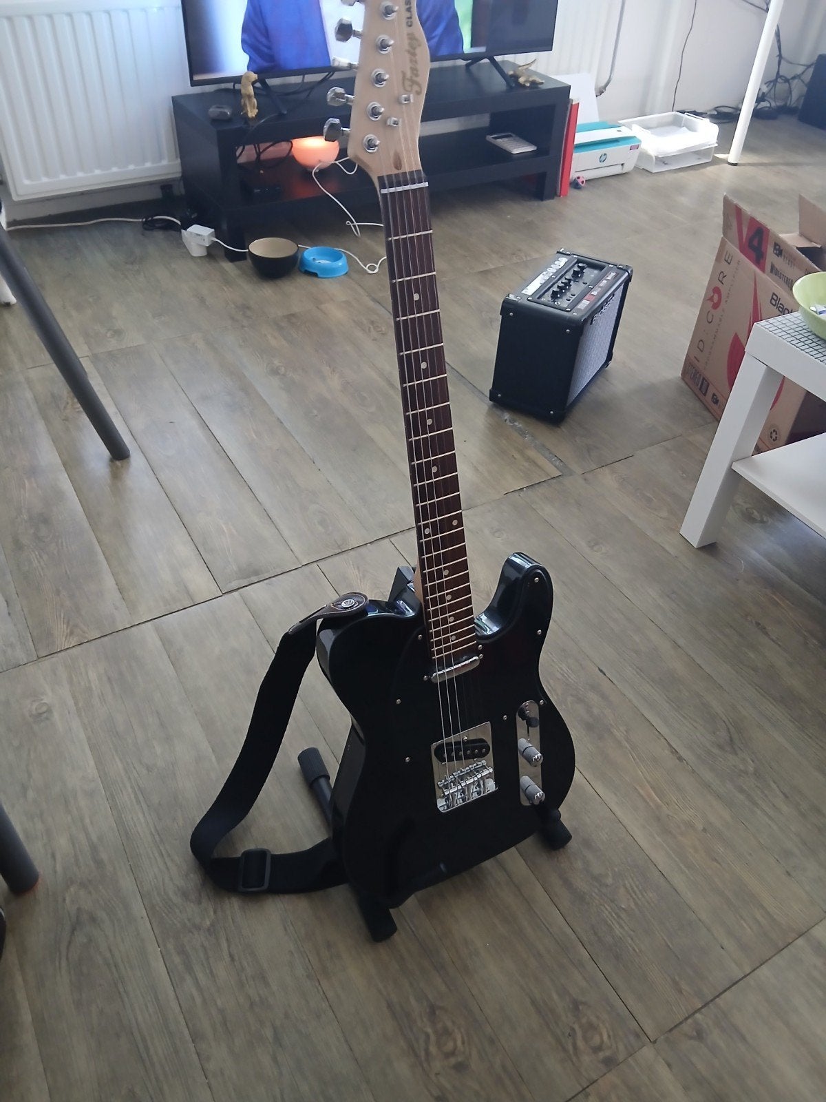 guitaar & versterker te koop, Met versterker, Zo goed als nieuw, Solid body, Ophalen