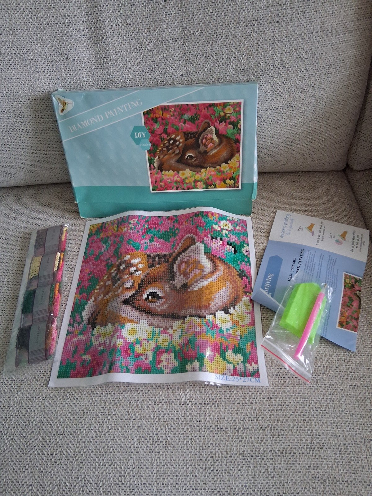 Diamond Painting DIY - Liggend Hertje in Bloemen, Nieuw, Meerkleurig, Ophalen of Verzenden, Overige merken