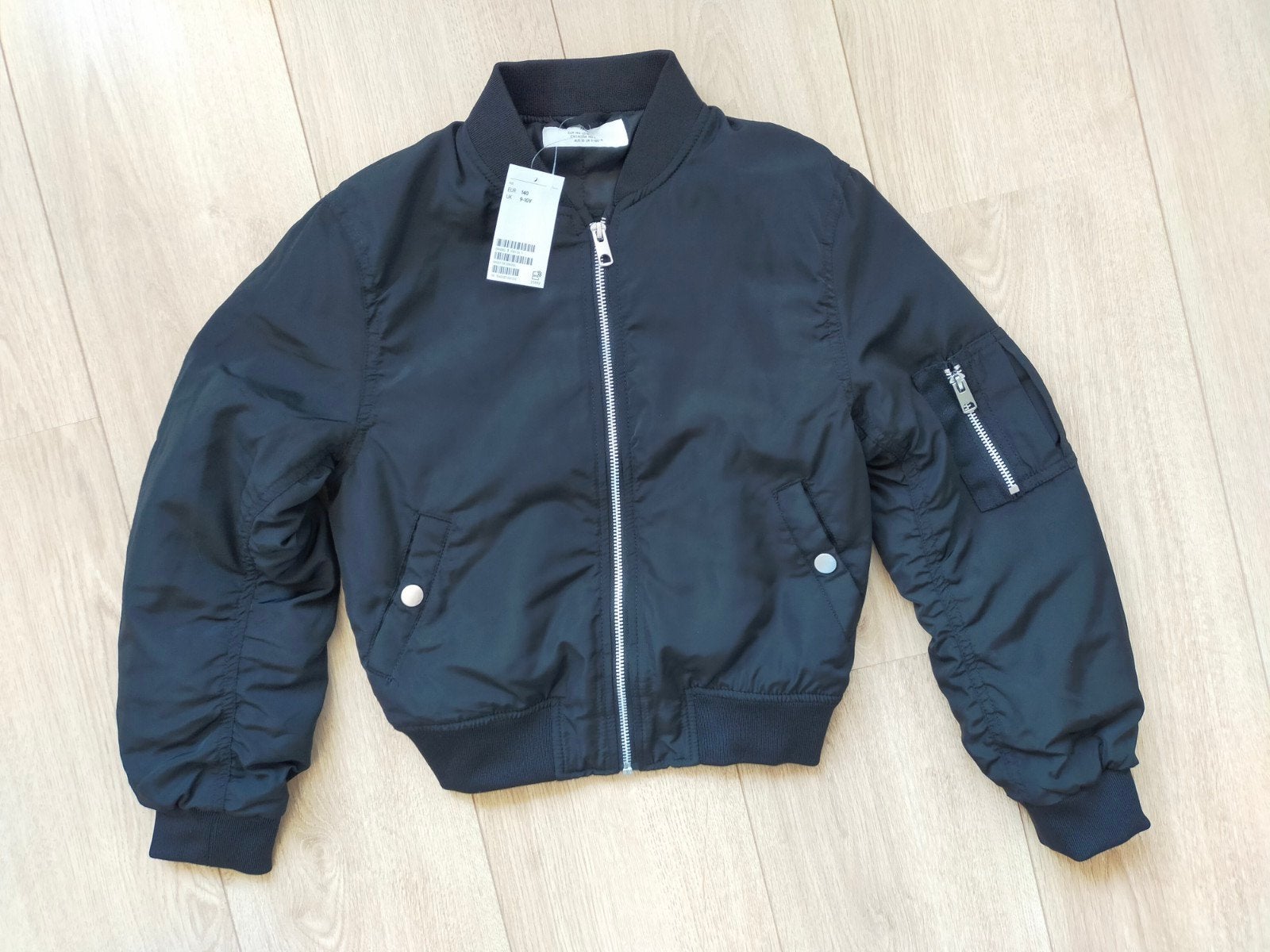 Nieuw! Stoer zwart bomber jack van H&M! Mt 140, Jongen of Meisje, H&M, Nieuw, Ophalen of Verzenden