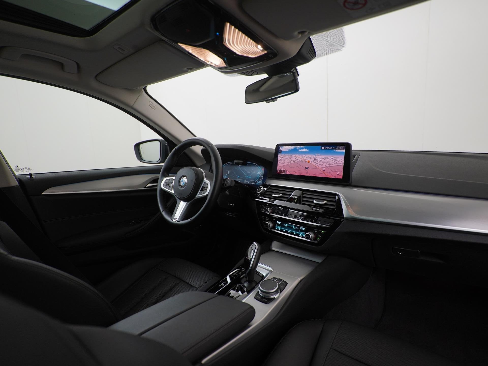 BMW 5-serie Touring 530e Executive | Panoramadak | Live Cock, Auto's, Achterwielaandrijving, Gebruikt, 4 cilinders, Zwart