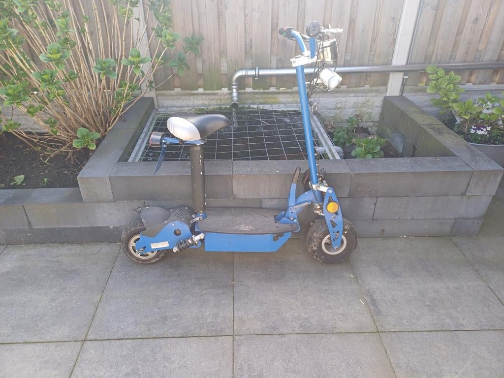 Blauwe elektrische step met zadel Opknapper! - Gebruikt, Ophalen, Gebruikt, Elektrische step (E-scooter), Onbekend