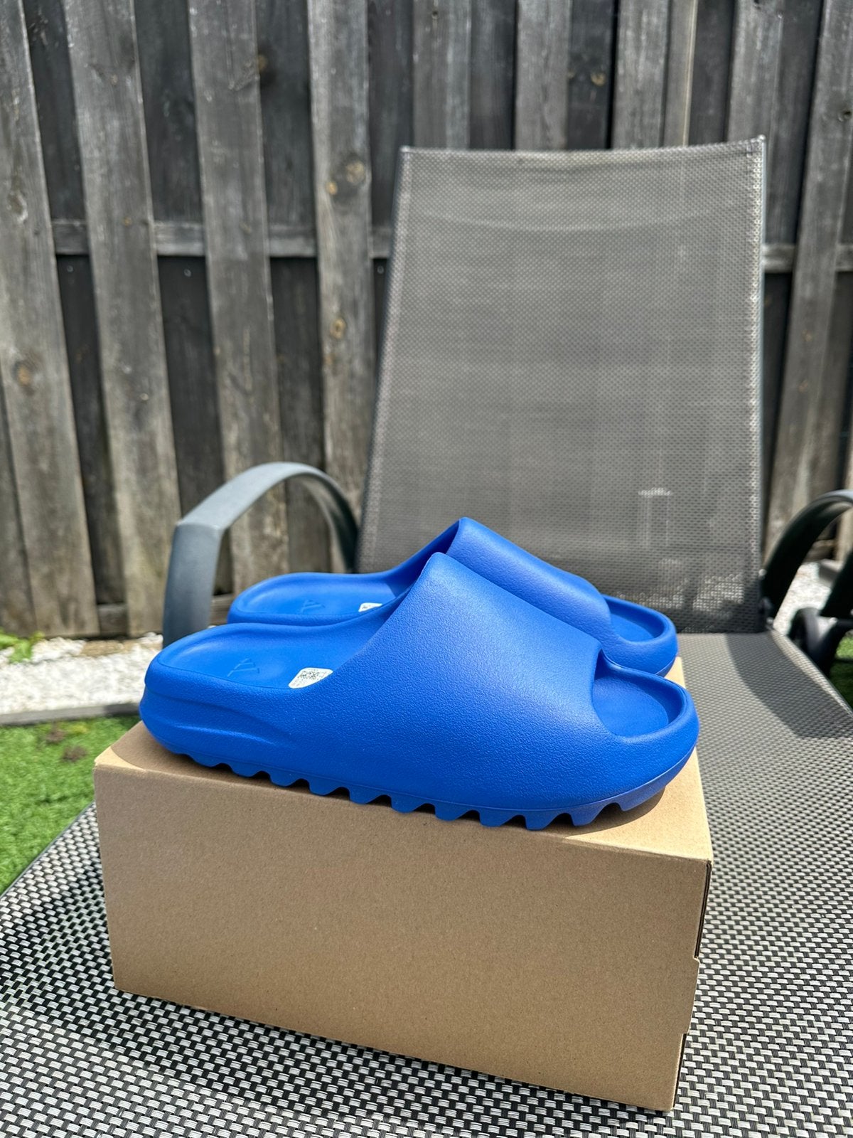 Yeezy Slide “Azure” 44,5, Blauw, Nieuw, Ophalen of Verzenden, Sneakers of Gympen